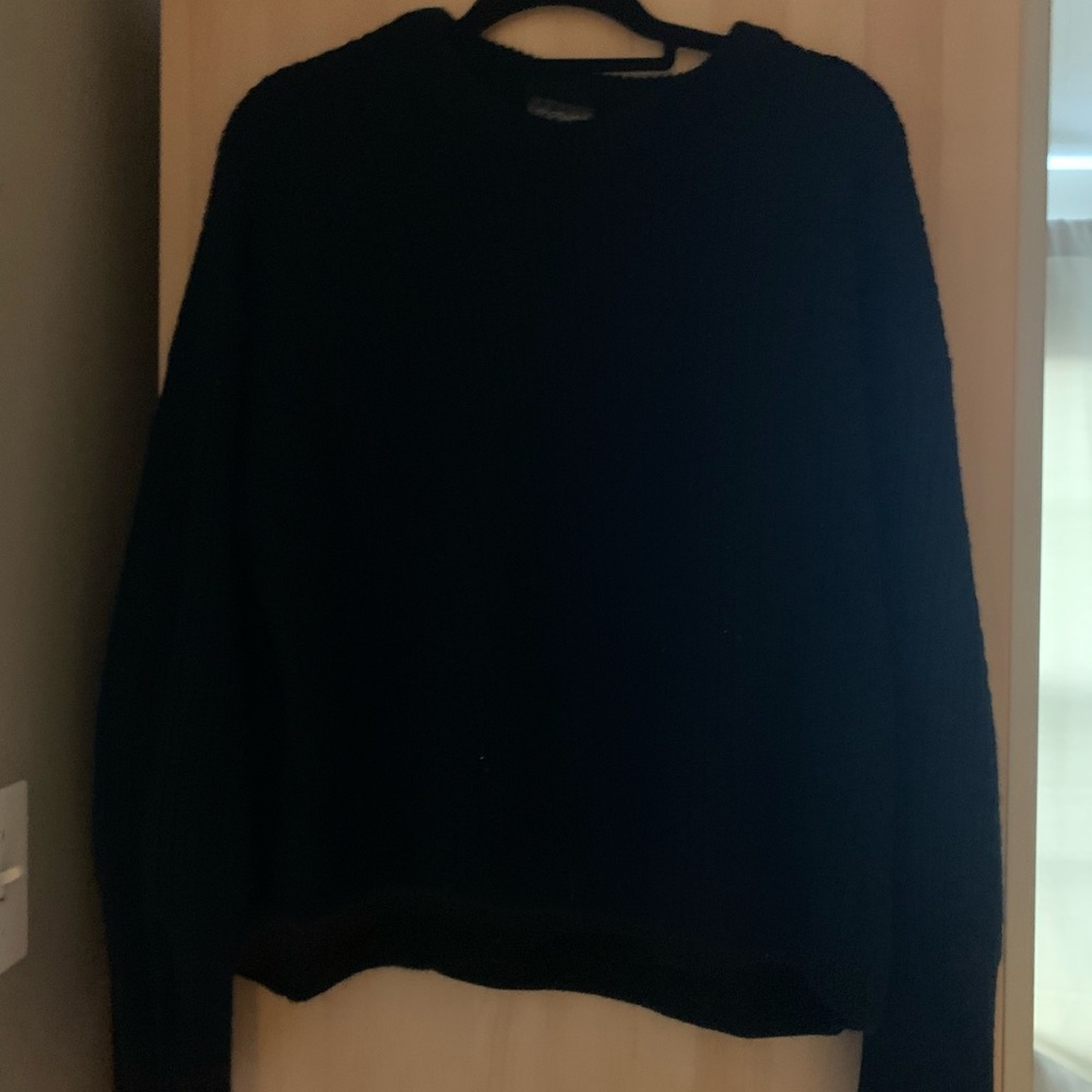 Top shop women’s black sweater with spliced arms